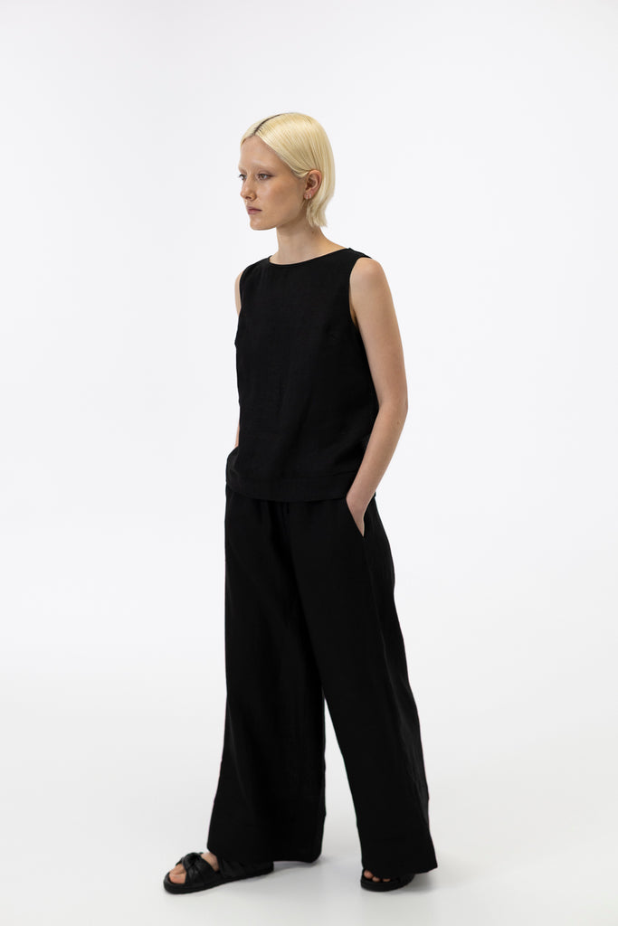 Sleeveless top / Black