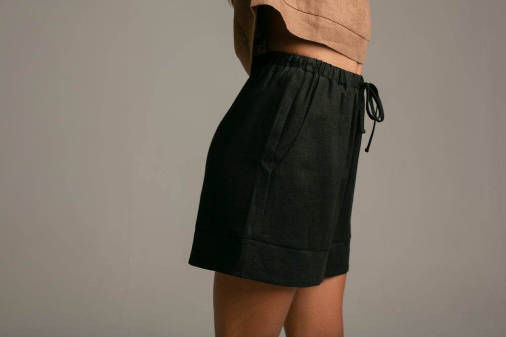 Shorts / Black